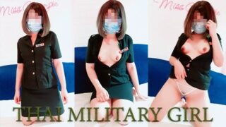 คลิปไทยล่าสุด Thai Army ทหารหญิงอยากเลื่อนยศสูง เลยต้องมาขย่มกับนายที่บ้านพัก ที่เด็ดกว่านั้นใส่ชุดทหารด้วย